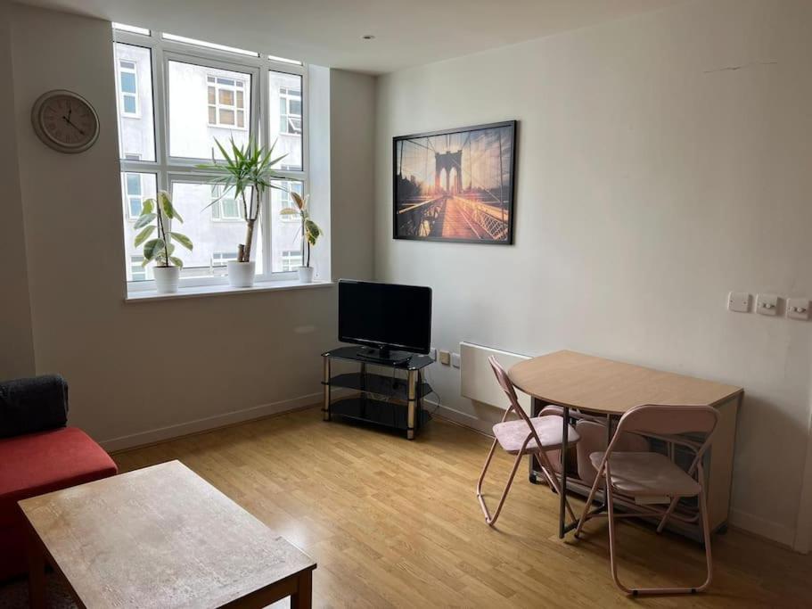 Stunning 2 Bed Flat! Centrally Located In London, Uk! Екстериор снимка