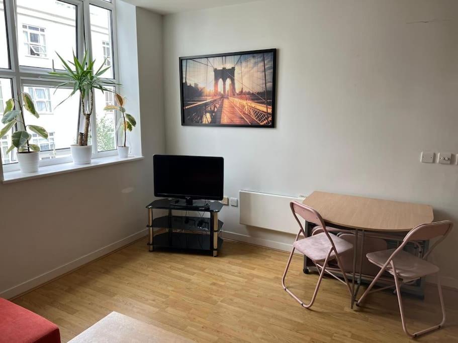 Stunning 2 Bed Flat! Centrally Located In London, Uk! Екстериор снимка